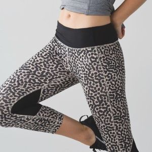 Lululemon Pace Rival Crop in Full-On Luxtreme